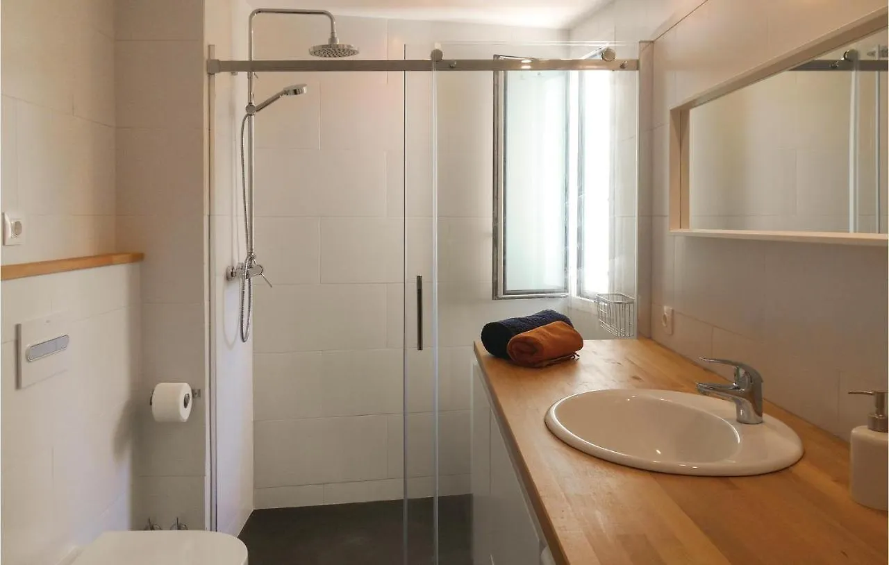 2 Bedroom Amazing Apartment In Tossa De Mar